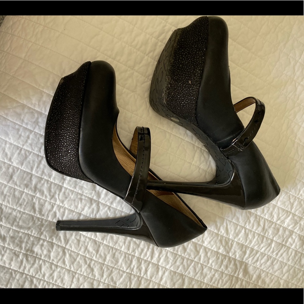 Bcbg black platform heels